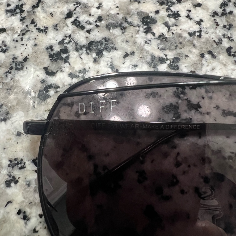 Stylish Black Diff Aviator Sunglasses - image 2